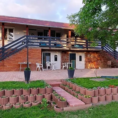 Kikoeto Vendeghaz Apartment Badacsonytordemic