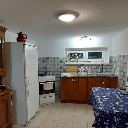 Kikoeto Vendeghaz