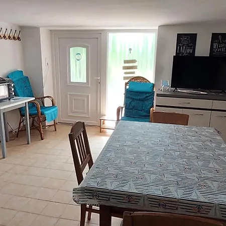 Kikoeto Vendeghaz Apartment *