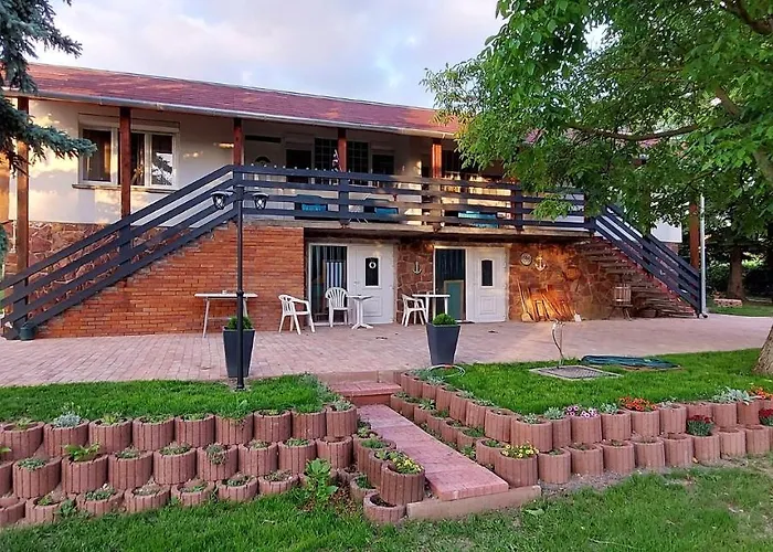 Kikoeto Vendeghaz דירה Badacsonytördemic