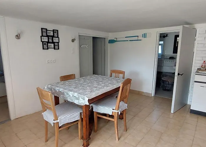 Kikoeto Vendeghaz * Badacsonytördemic